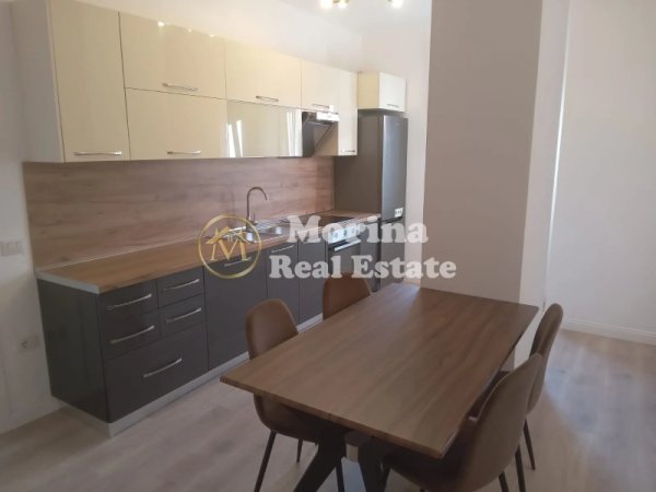 Tirane, jepet me qera apartament 2+1 Kati 2, 105 m² 700 € (Xhamlliku)