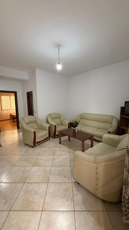 Tirane, jepet me qera shtepi 1+1 Kati 1, 60 m² 350 € (Rruga Jordan Misja prane Gener 2)