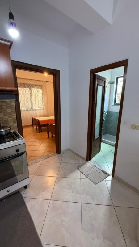 Tirane, jepet me qera shtepi 1+1 Kati 1, 60 m² 350 € (Rruga Jordan Misja prane Gener 2)