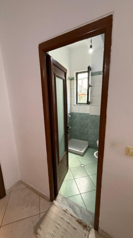 Tirane, jepet me qera shtepi 1+1 Kati 1, 60 m² 350 € (Rruga Jordan Misja prane Gener 2)