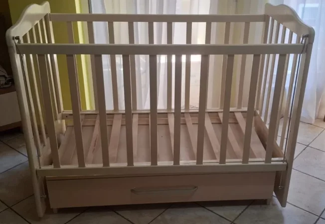 Tirane, shes Shes krevat per femije