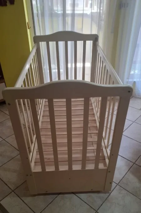 Tirane, shes Shes krevat per femije