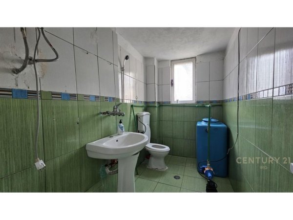 Tirane, jepet me qera zyre Kati 2, 66 m² 800 € (Vasil Shanto)
