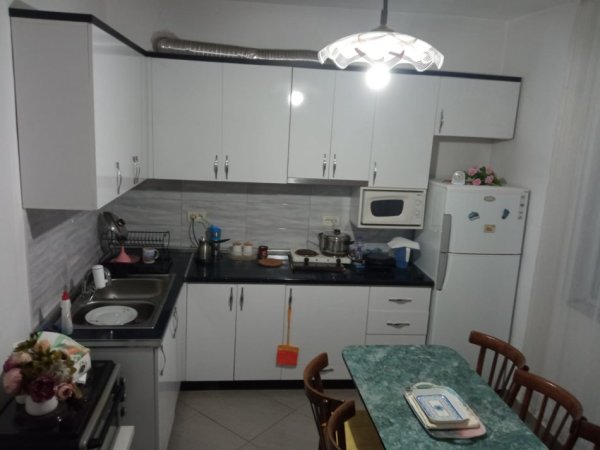 Tirane, jepet me qera apartament 1 Katshe Kati 1, 120 m² 1.300 € (Laprake)
