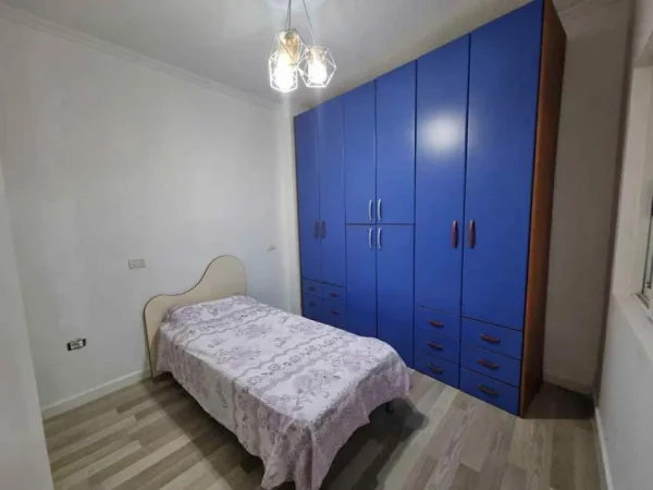 Tirane, jepet me qera apartament 2+1+Ballkon Kati 5, 80 m² 400 € (ASTIR VILA L)