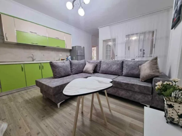 Tirane, jepet me qera apartament 2+1+Ballkon Kati 5, 80 m² 400 € (ASTIR VILA L)