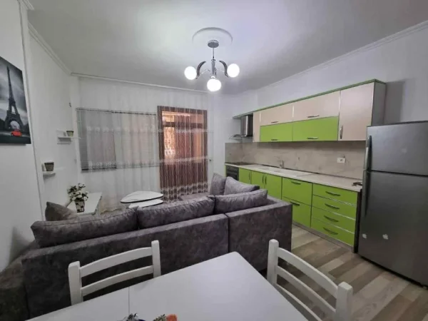 Tirane, jepet me qera apartament 2+1+Ballkon Kati 5, 80 m² 400 € (ASTIR VILA L)