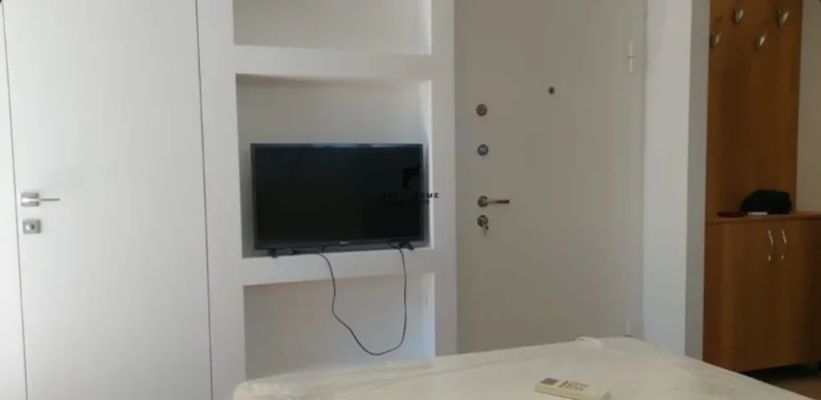 Tirane, jepet me qera apartament 1+1 Kati 9, 60 m² 600 € (STACIONI TRENIT)