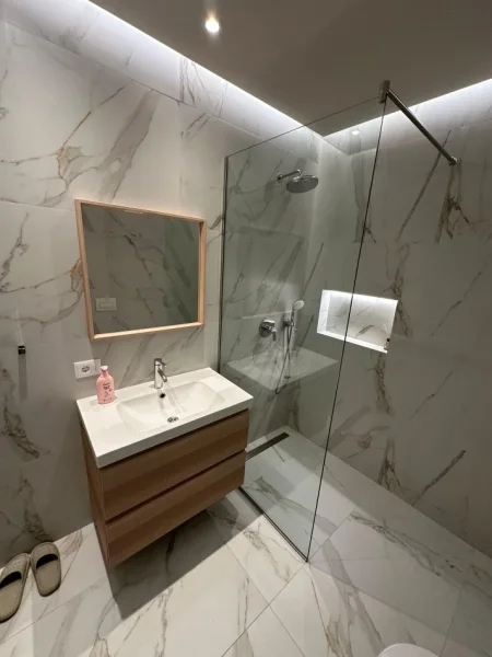 Tirane, shitet apartament 2+1+Ballkon Kati 3, 120 m² 360.000 € (Qender - 9 Katshet)