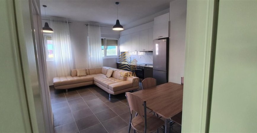 Tirane, jepet me qera apartament 2+1+Ballkon Kati 0, 82 m² 450 € (Kompleksi Mangalem)