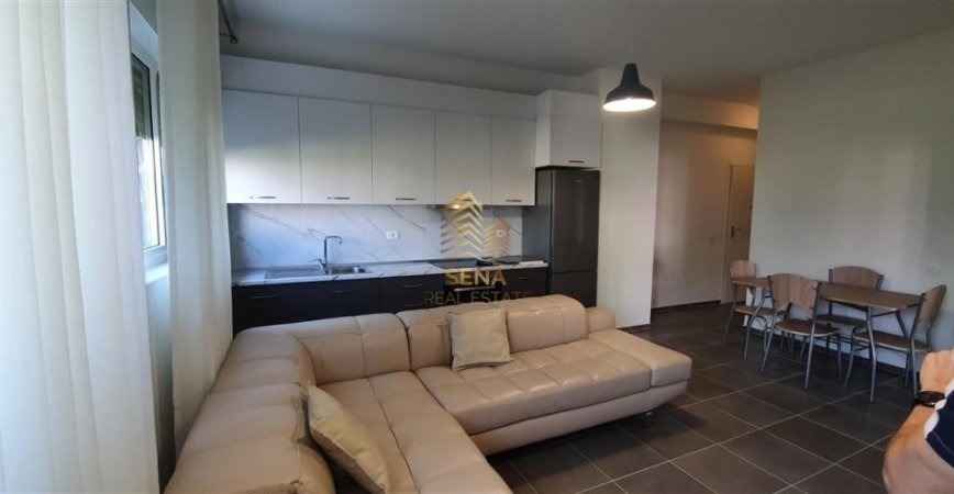 Tirane, jepet me qera apartament 2+1+Ballkon Kati 0, 82 m² 450 € (Kompleksi Mangalem)