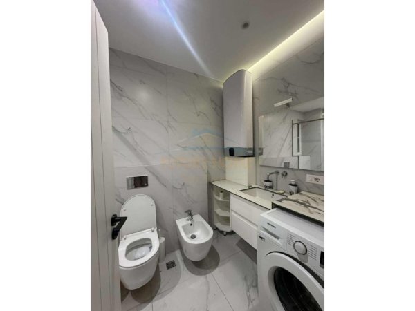 Tirane, jepet me qera apartament 2+1 Kati 2, 120 m² 800 € (Komuna e Parisit)