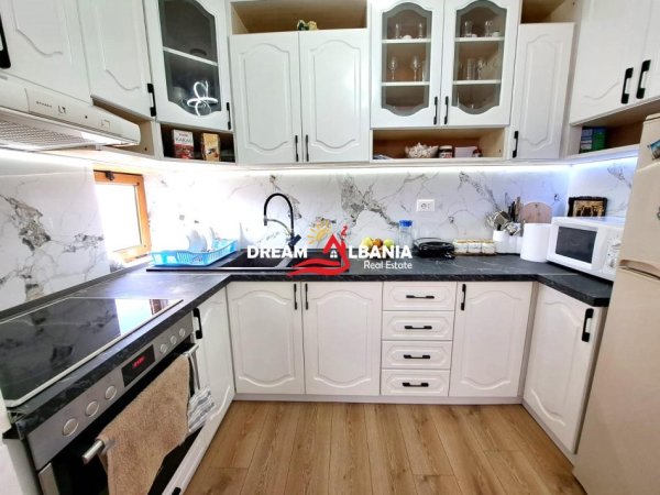 Tirane, shitet apartament 2+1 Kati 4, 87 m² 129.000 € (ne Laprake prane KMY)