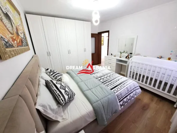 Tirane, shitet apartament 2+1 Kati 4, 87 m² 135000 € (ne Laprake prane KMY)