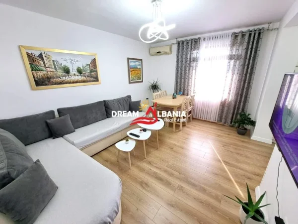 Tirane, shitet apartament 2+1 Kati 4, 87 m² 135000 € (ne Laprake prane KMY)