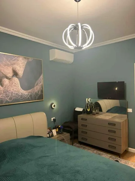 Tirane, jepet me qera apartament 2+1+Ballkon Kati 5, 90 m² 550 € (YZBERISHT AFER UNIKUT)