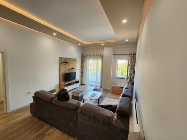 Tirane, jepet me qera apartament 2+1 Kati 1, 130 m² 800 € 