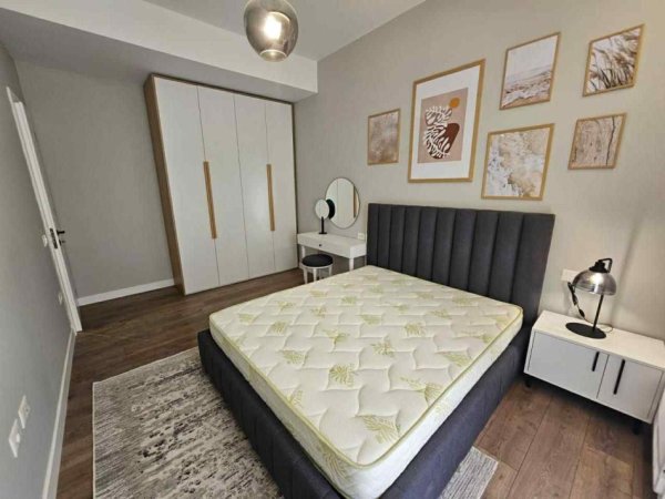 Tirane, jepet me qera apartament 3+1+Ballkon Kati 2, 130 m² 1.500 € (RRUGA SELITE E VJETER,KOPSHTI BOTANIK)