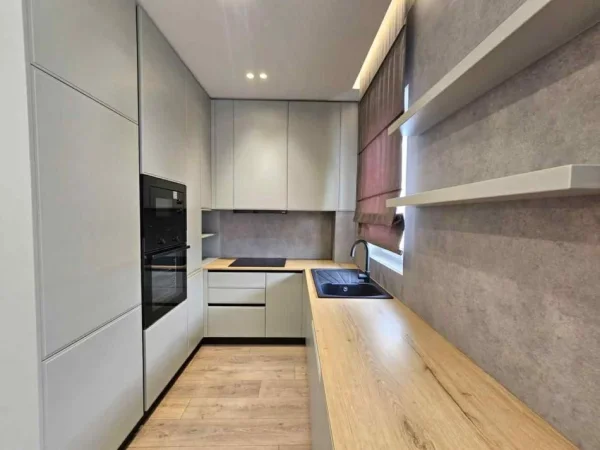 Tirane, jepet me qera apartament 3+1+Ballkon Kati 2, 130 m² 1.500 € (RRUGA SELITE E VJETER,KOPSHTI BOTANIK)