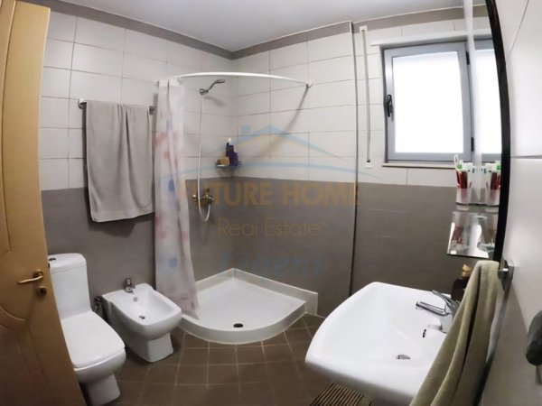 Tirane, jepet me qera apartament 2+1 Kati 3, 109 m² 950 € 