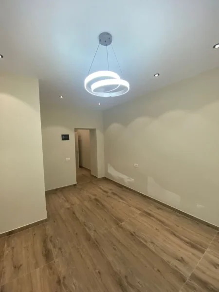 Tirane, jepet me qera ambjent biznesi Kati 0, 30 m² 500 € 