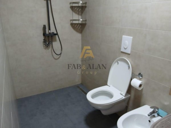 Tirane, jepet me qera apartament 1+1 Kati 5, 600 m² 600 € (Rruga e Burgut prane SPAK)