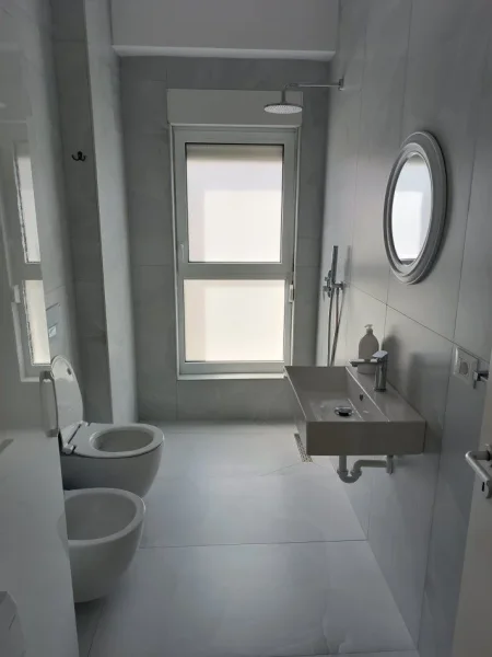 Tirane, jepet me qera apartament 2+1 Kati 7, 72 m² 450 € (Ali Demi)