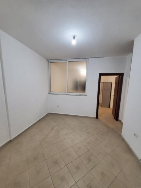 Tirane, jepet me qera apartament 2+1+Ballkon Kati 4, 90 m² 320 € (fresku)