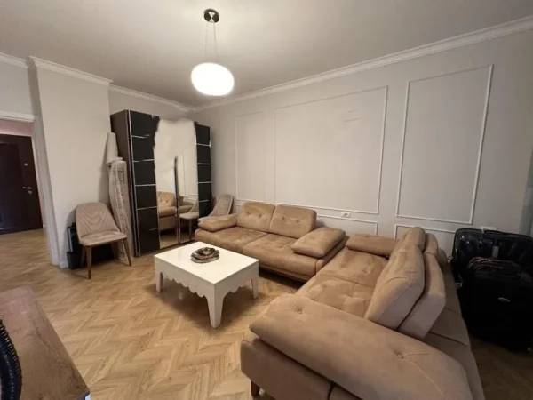 Tirane, shitet apartament 2+1+Ballkon Kati 1, 154 m² 260.000 €