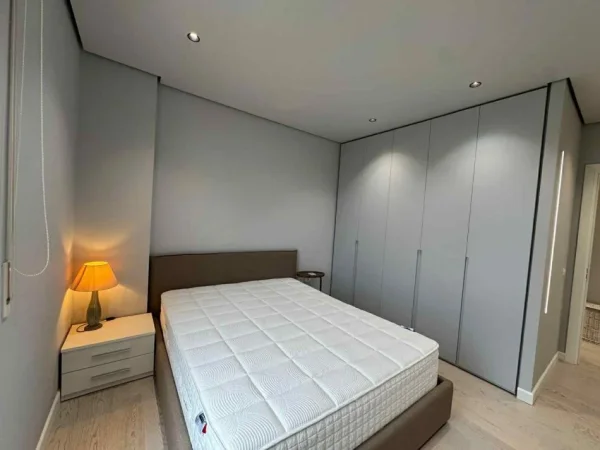 Tirane, jepet me qera apartament 2+1+Ballkon Kati 3, 100 m² 950 € (RRUGA PETI LIQENI I THATE)