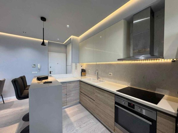 Tirane, jepet me qera apartament 2+1+Ballkon Kati 3, 100 m² 950 € (RRUGA PETI LIQENI I THATE)