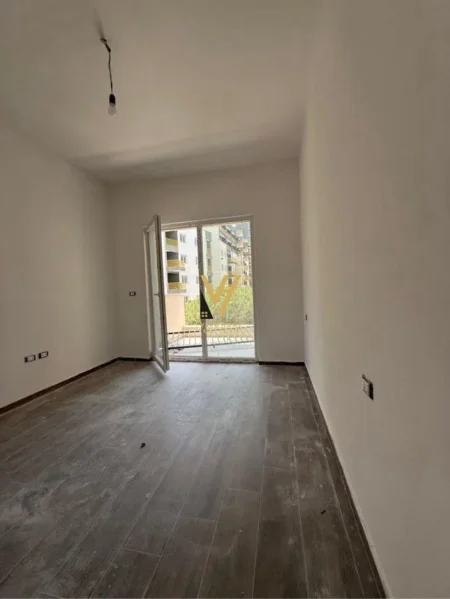 Tirane, jepet me qera zyre Kati 3, 70 m² 450 € (ZOGU I ZI)