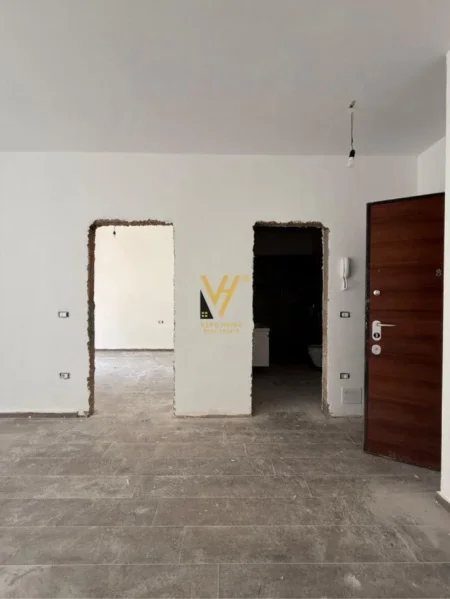 Tirane, jepet me qera zyre Kati 3, 70 m² 450 € (ZOGU I ZI)