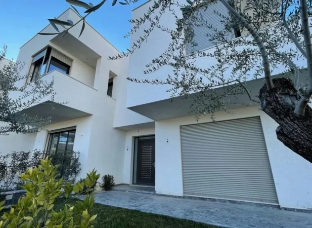 Tirane, shitet Vile 2 Katshe Kati 2, 227 m² 330.000 € (Selite)