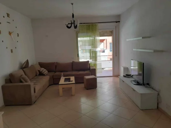 Tirane, jepet me qera apartament 2+1+Ballkon Kati 4, 95 m² 450 € (GOLDEN PARK AMERIKAN 3)