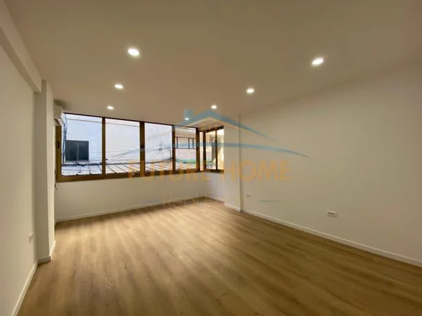 0683487469 Tirane, jepet me qera zyre Kati 1, 125 m² 1.200 € (BLLOK , Prane LSI)