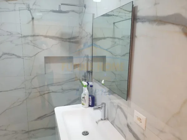 0683487469 Tirane, jepet me qera zyre Kati 7, 124 m² 2.000 € (BLLOK , Prane Rossman Lala)