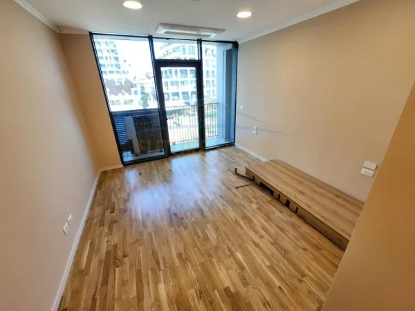 0683487469 Tirane, jepet me qera zyre Kati 2, 127 m² 2.200 € (Lake View , Liqeni Artificial)