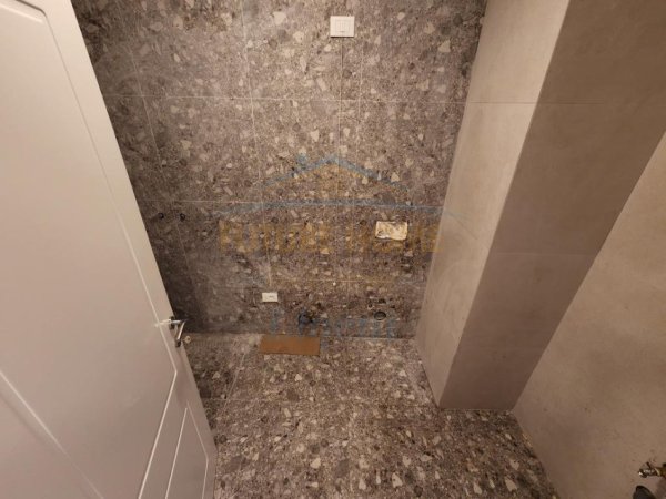 0683487469 Tirane, jepet me qera zyre Kati 2, 127 m² 2.200 € (Lake View , Liqeni Artificial)
