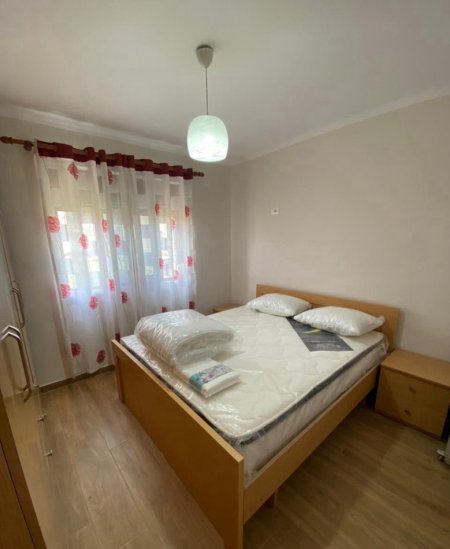 Tirane, jepet me qera apartament 2+1 Kati 3, 70 m² 700 € (mine peza)
