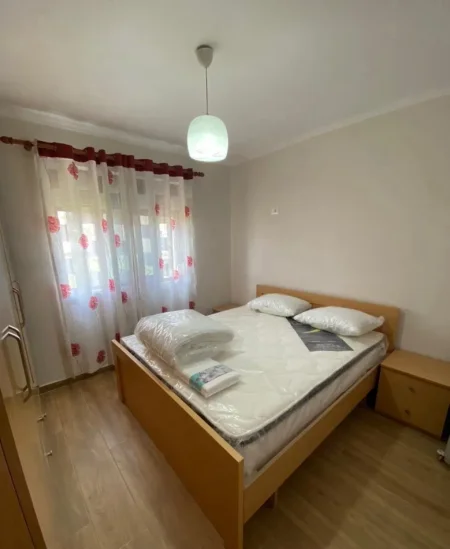 Tirane, jepet me qera apartament 2+1 Kati 3, 70 m² 700 € (mine peza)