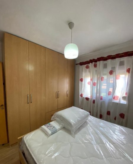 Tirane, jepet me qera apartament 2+1 Kati 3, 70 m² 700 € (mine peza)