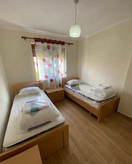 Tirane, jepet me qera apartament 2+1 Kati 3, 70 m² 700 € (mine peza)