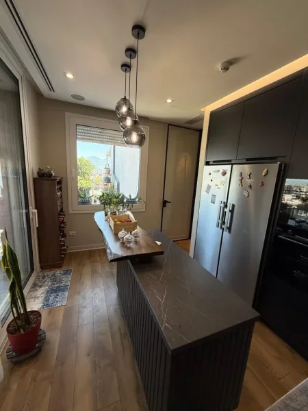 Tirane, shitet apartament 3+1+Ballkon , 260 m² (Kopshti Botanik)