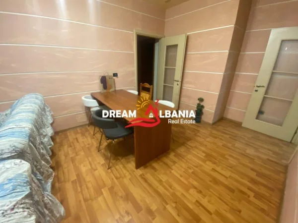 Tirane, jepet me qera apartament 3+1 Kati 11, 171 m² 800 € (ne zonen e Brrylit, prane “Maternitetit te Ri”)