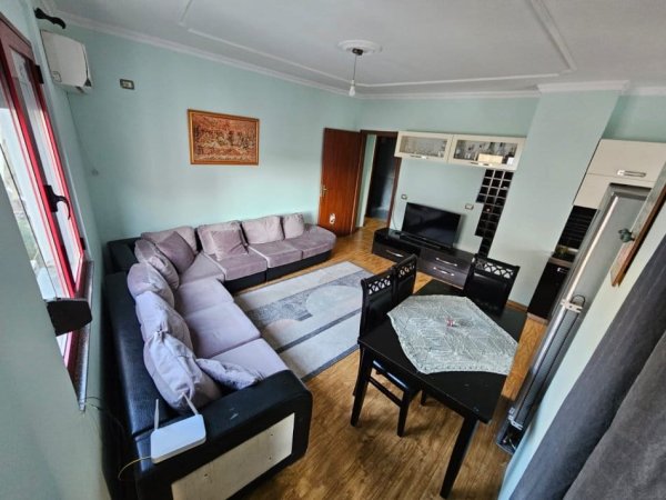 Tirane, jepet me qera apartament 1+1+Ballkon Kati 6, 70 m² 400 € (misto mame)