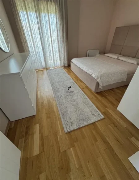 Tirane, jepet me qera Vile 2 Katshe Kati 2, 400 m² 2.000 € (QTU)