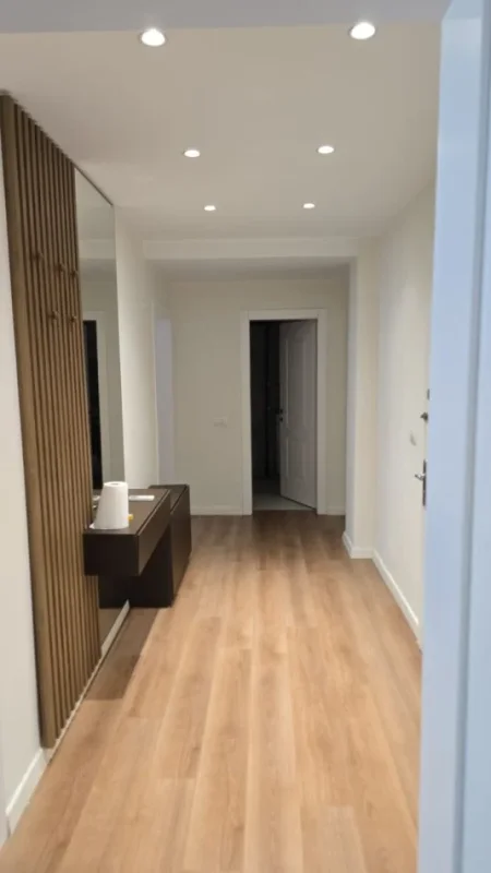 Tirane, jepet me qera apartament 2+1+Ballkon Kati 4, 750 m² 750 € (Bulevardi Zogu i Pare)