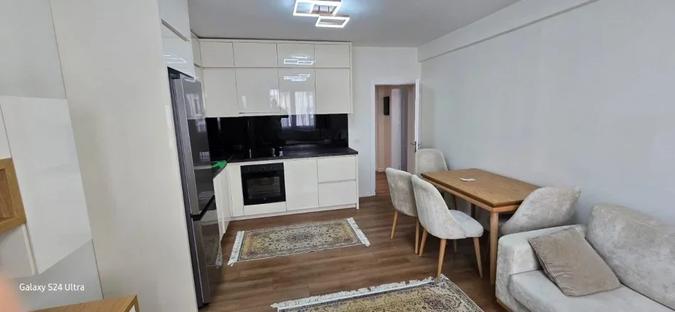 Tirane, jepet me qera apartament 2+1+Ballkon Kati 4, 750 m² 750 € (Bulevardi Zogu i Pare)
