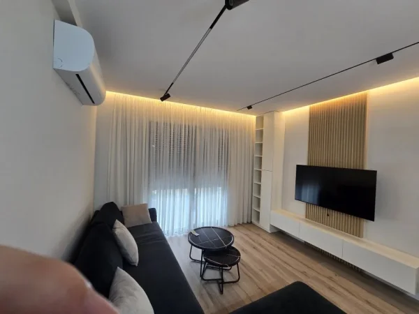 Tirane, jepet me qera apartament 2+1 Kati 5, 110 m² 1.000 € (Xhanfize Keko)